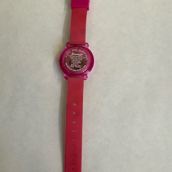 NWOT HELLO KITTY PINK PLASTIC HEART WATCH - Picture 2 of 4